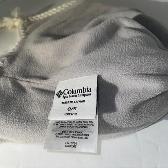 Columbia Convert Women Flap Cap Snow Beanie One Size White Red Black - Picture 4 of 4